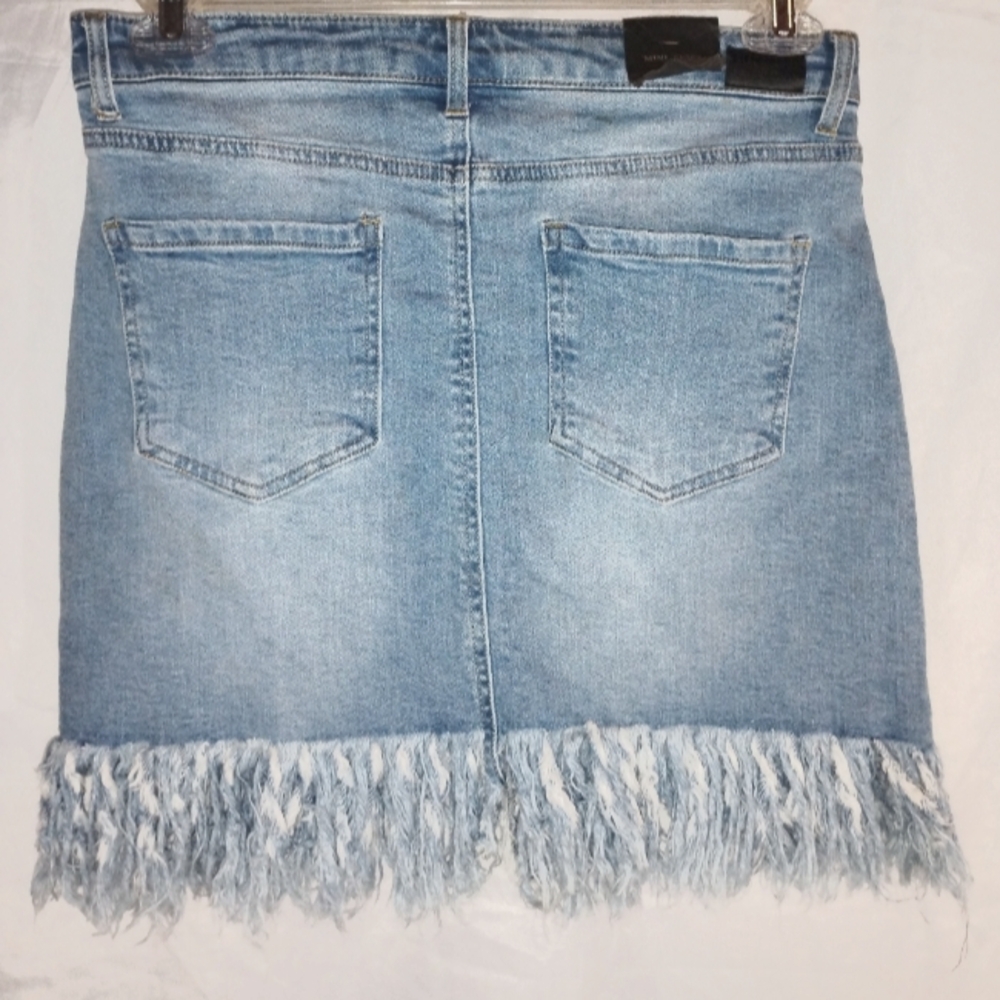 Black label fringe blue jean mini skirt LG. NWT